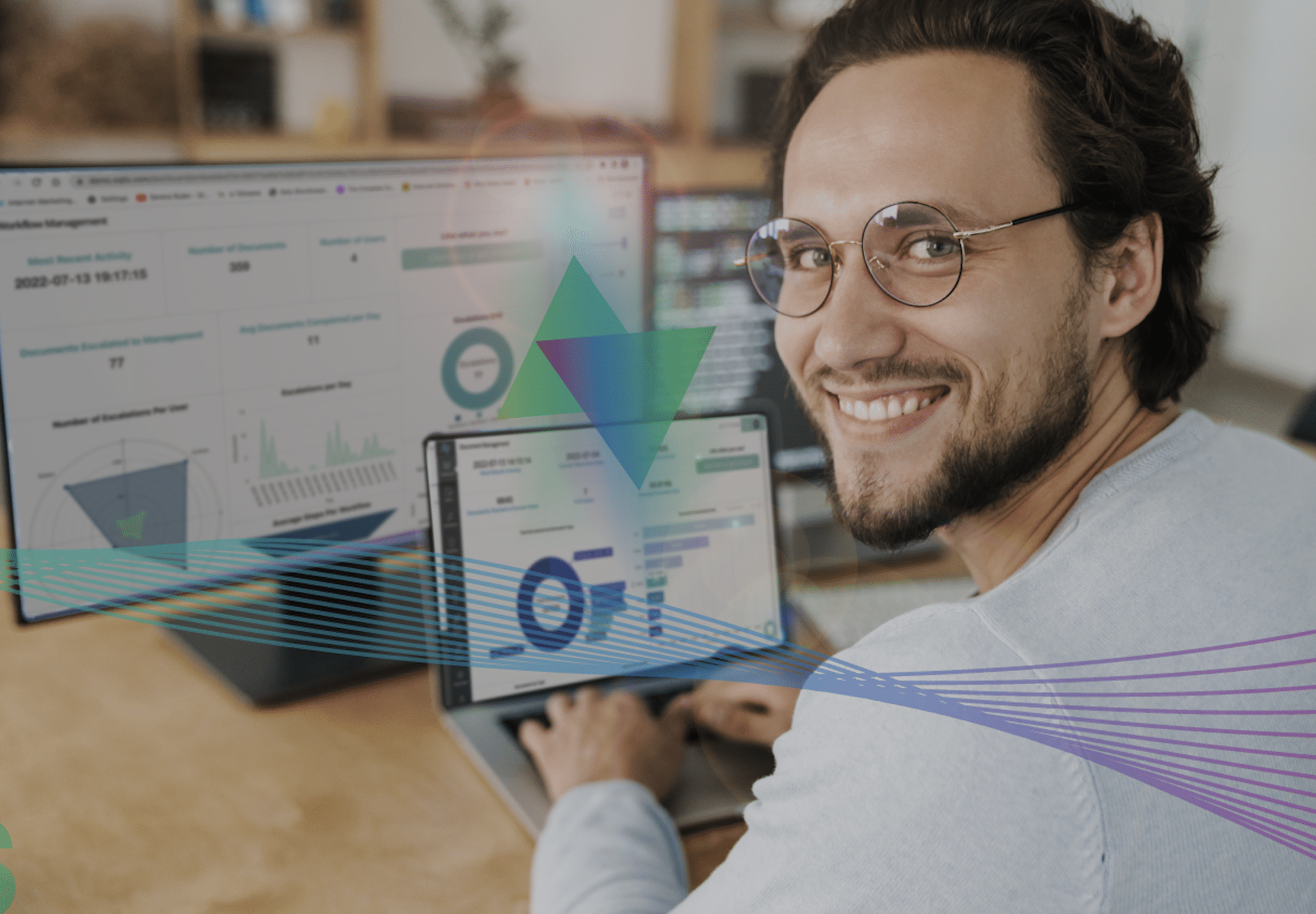 OQLIS - Why decisions in businesses fail when not driven by data Man using OQLIS data analysis software